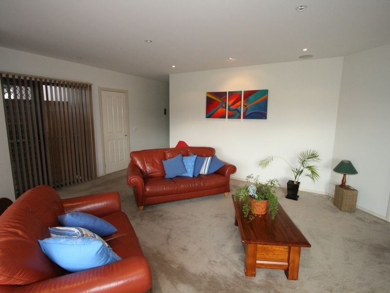 3 Eucalypt Close, Cowes VIC 3922