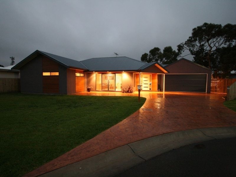 3 Eucalypt Close, Cowes VIC 3922