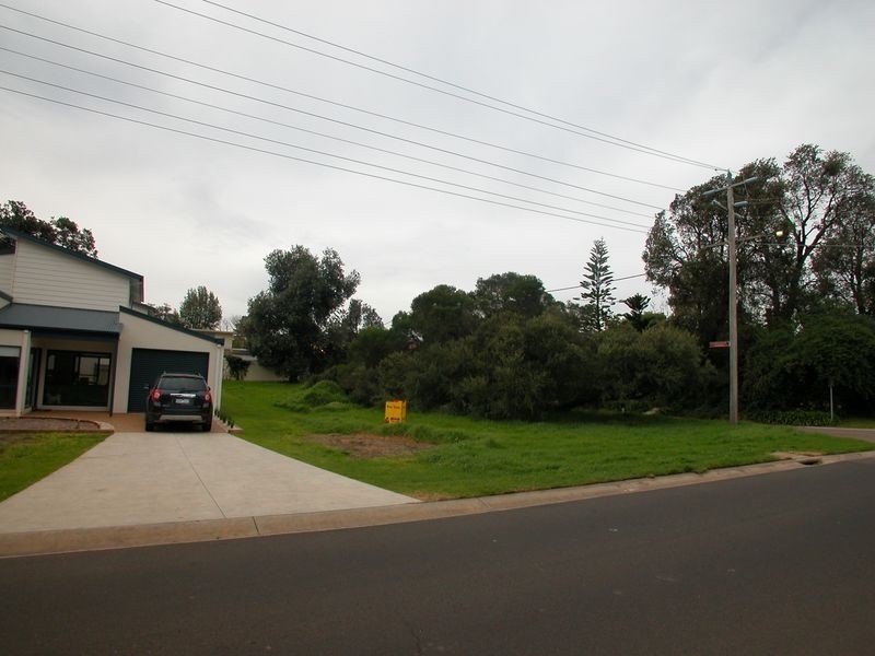 18 Chapel Street, Cowes VIC 3922