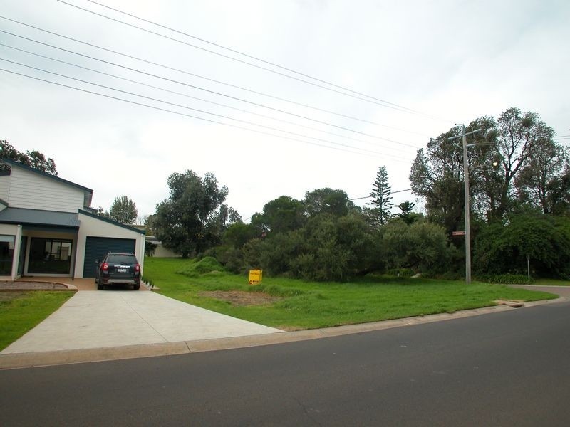 18 Chapel Street, Cowes VIC 3922