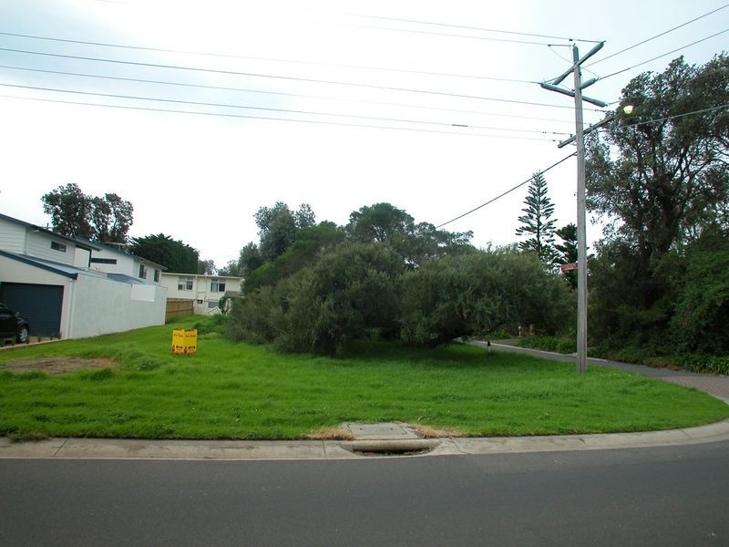 18 Chapel Street, Cowes VIC 3922