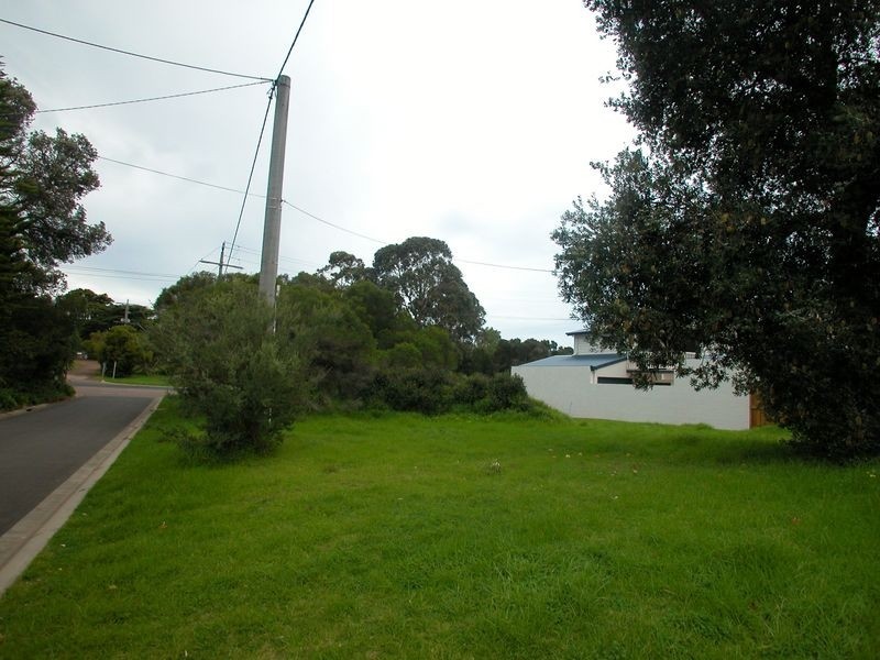 18 Chapel Street, Cowes VIC 3922