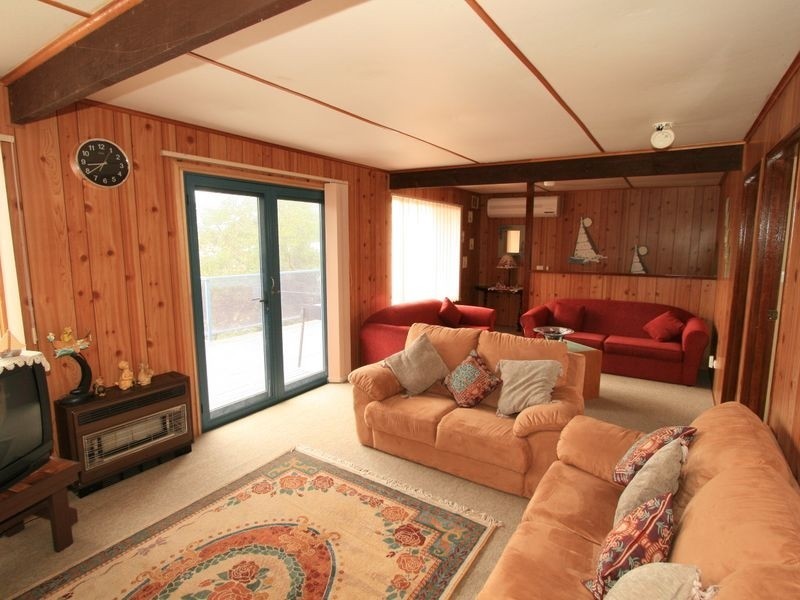 81 Churchill Drive, Cowes VIC 3922