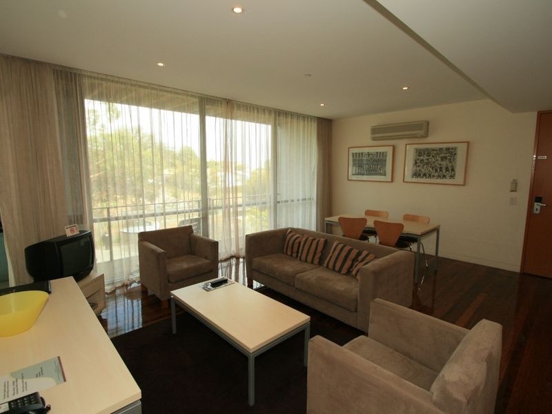 16/9 Cnr Chapel Street & Bass Avenue, Cowes VIC 3922