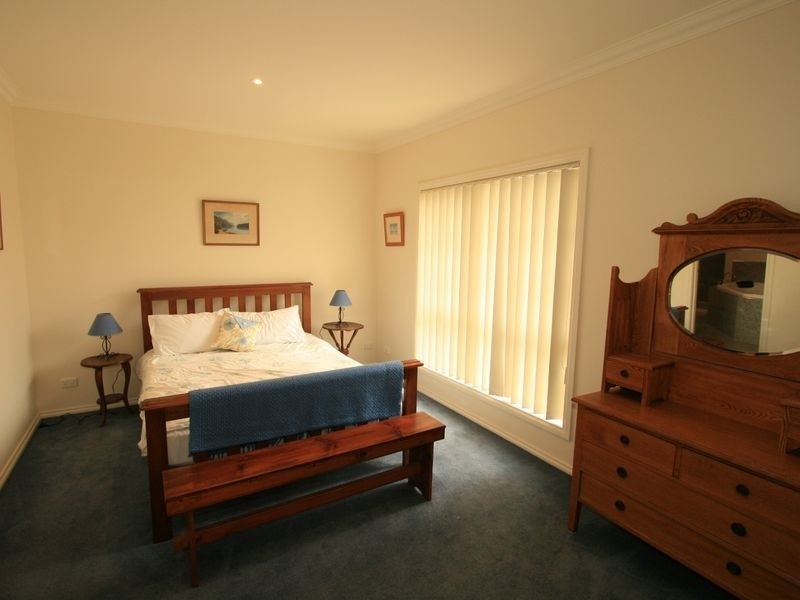 2/19 Church Street, Cowes VIC 3922