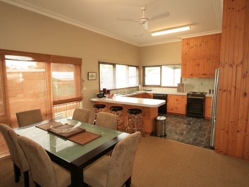 18 Albany Road, Cowes VIC 3922