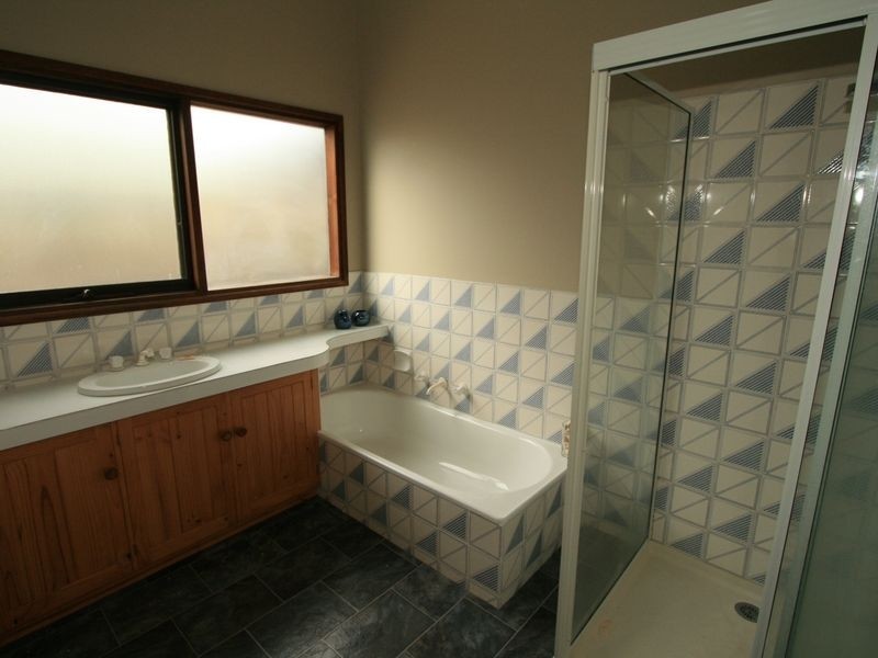 18 Albany Road, Cowes VIC 3922