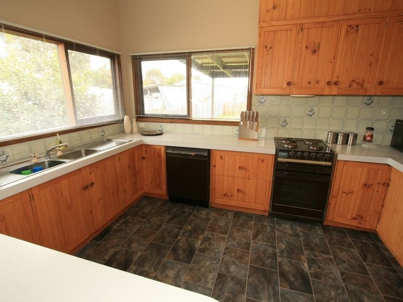 18 Albany Road, Cowes VIC 3922