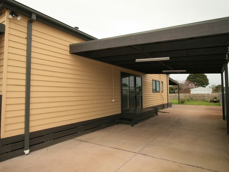 18 Albany Road, Cowes VIC 3922