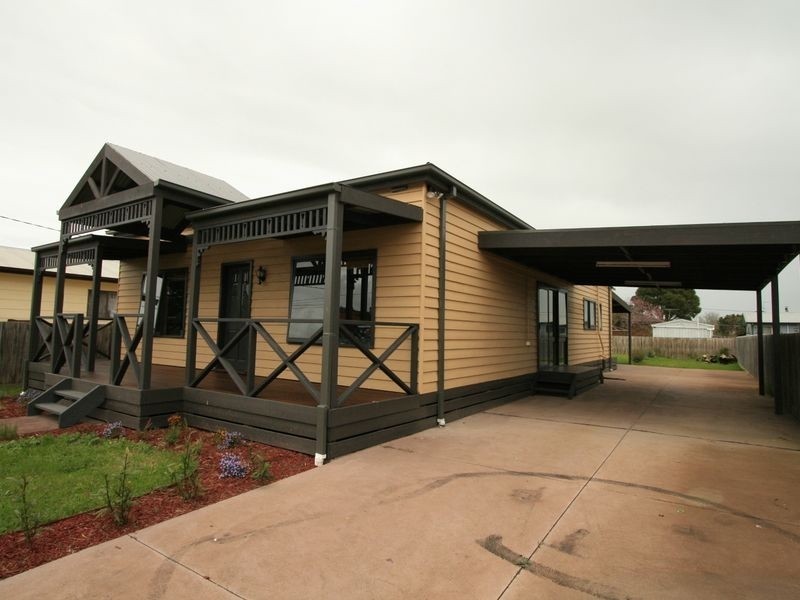 18 Albany Road, Cowes VIC 3922