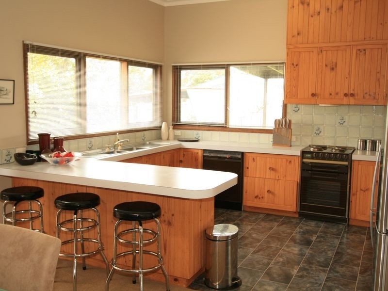 18 Albany Road, Cowes VIC 3922