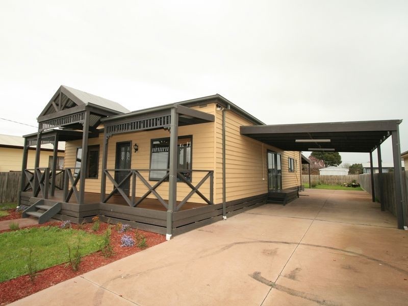 18 Albany Road, Cowes VIC 3922