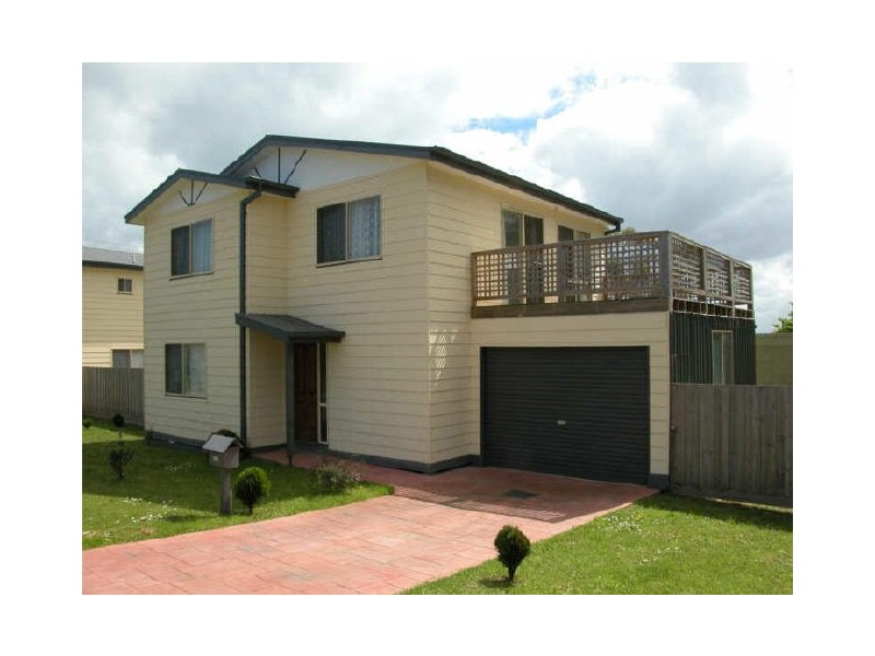 16 Caroline Avenue, Cowes VIC 3922