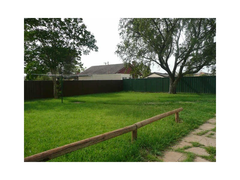 37 MAMRE ROAD, St Marys NSW 2760