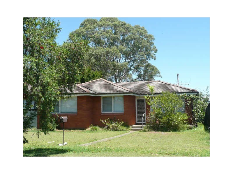 16 WHITE PARADE, St Marys NSW 2760