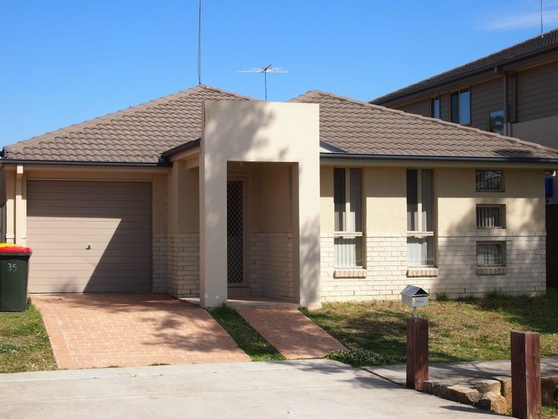 35 DRUMMOND AVENUE, Ropes Crossing NSW 2760