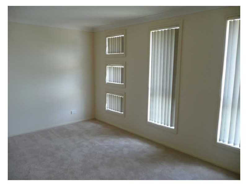 35 DRUMMOND AVENUE, Ropes Crossing NSW 2760