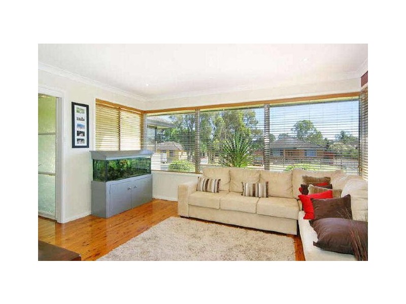 6 WOODVIEW ROAD, Oxley Park NSW 2760