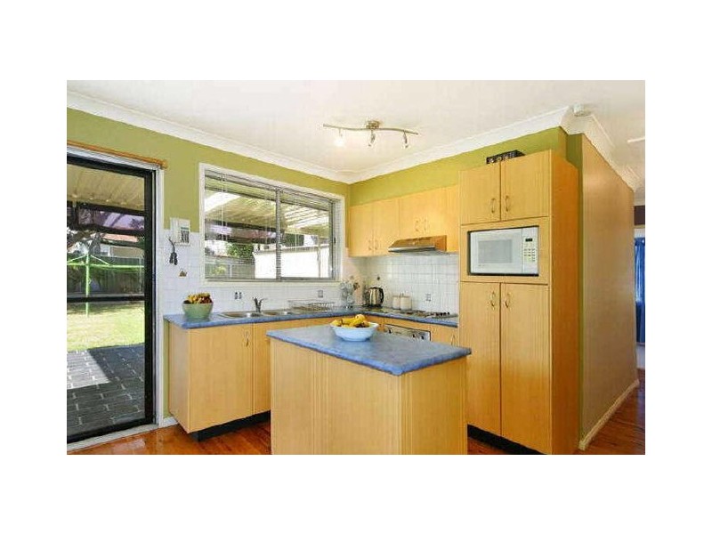6 WOODVIEW ROAD, Oxley Park NSW 2760