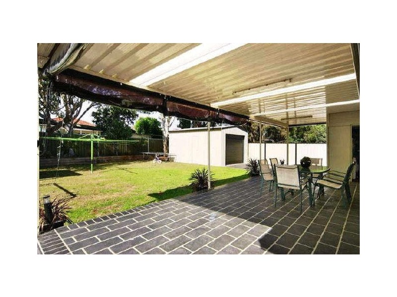 6 WOODVIEW ROAD, Oxley Park NSW 2760