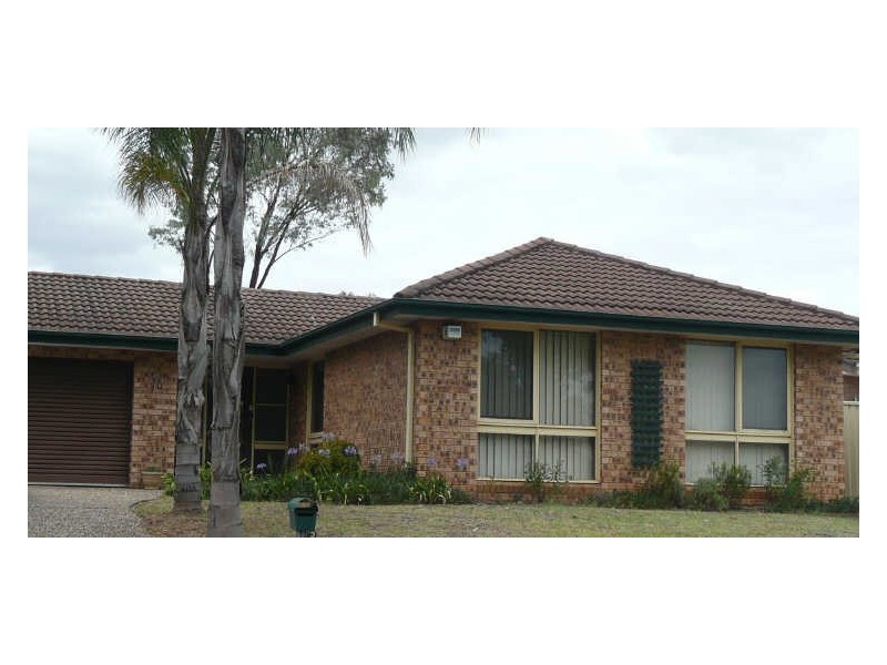 10 FEATHER STREET, St Clair NSW 2759