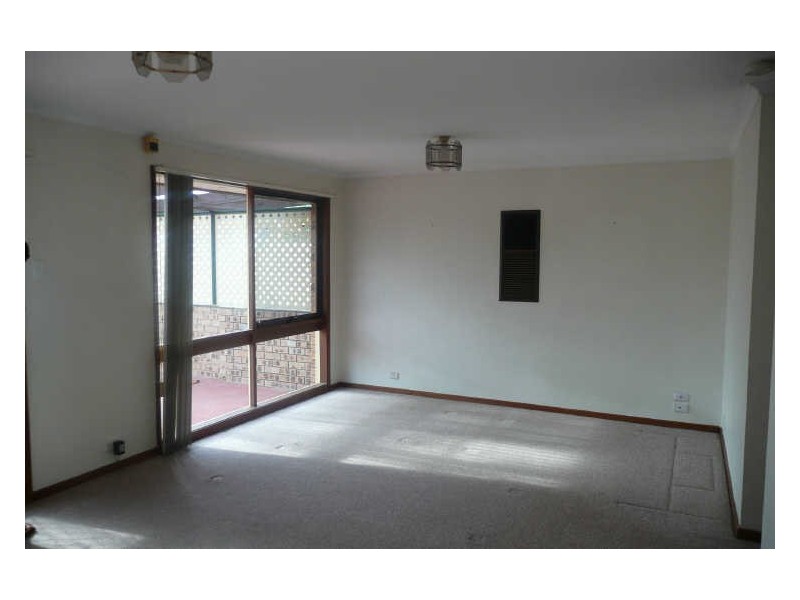 10 FEATHER STREET, St Clair NSW 2759