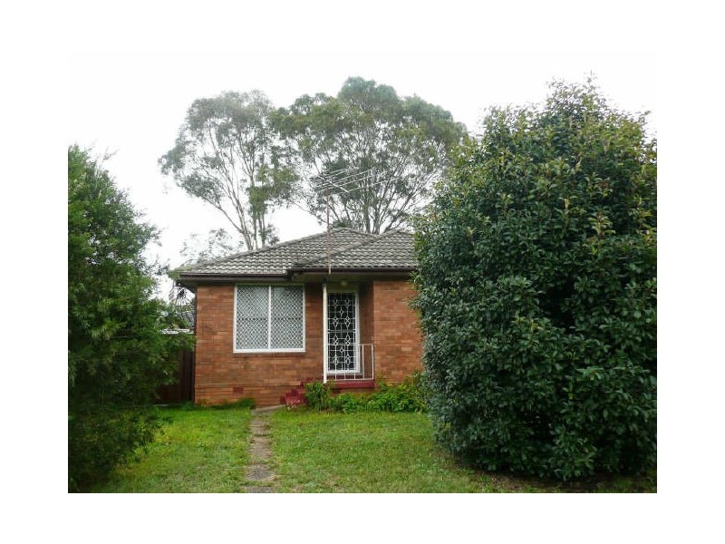 15 TASMAN AVENUE, Lethbridge Park NSW 2770