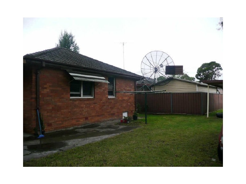 15 TASMAN AVENUE, Lethbridge Park NSW 2770