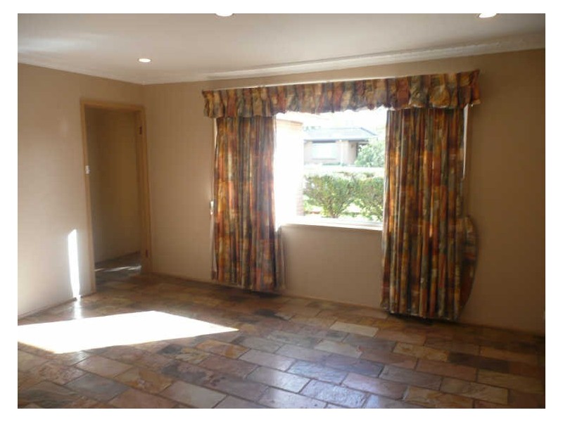 8 Scott Road, Colyton NSW 2760