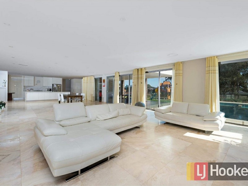 10 Pennard Crescent, Luddenham NSW 2745