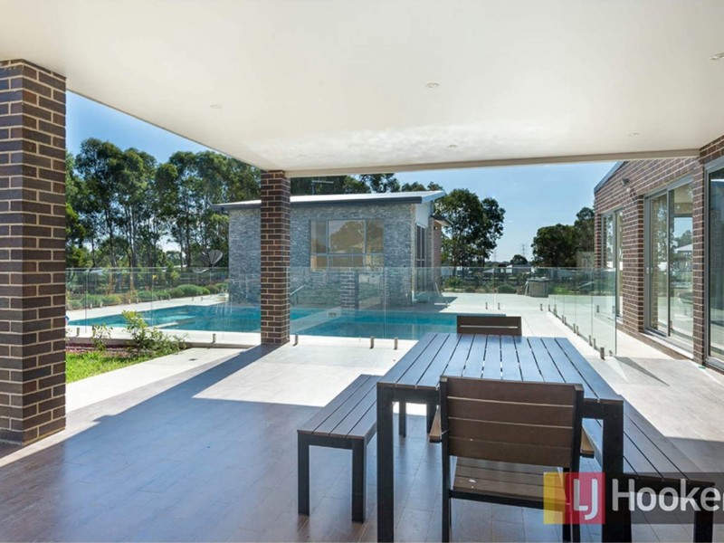 10 Pennard Crescent, Luddenham NSW 2745