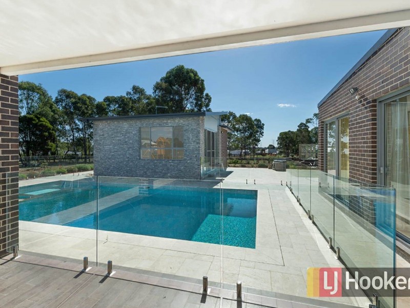 10 Pennard Crescent, Luddenham NSW 2745