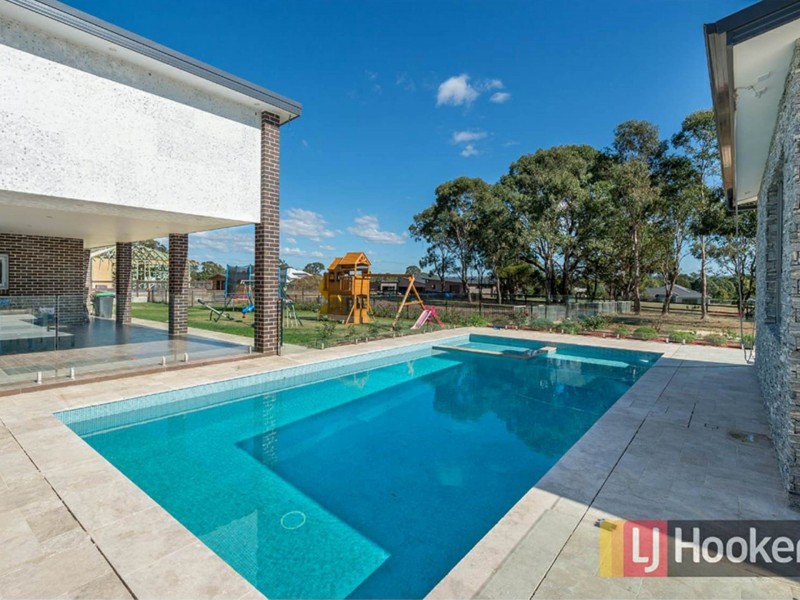 10 Pennard Crescent, Luddenham NSW 2745