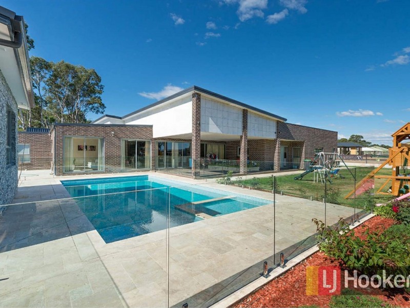 10 Pennard Crescent, Luddenham NSW 2745