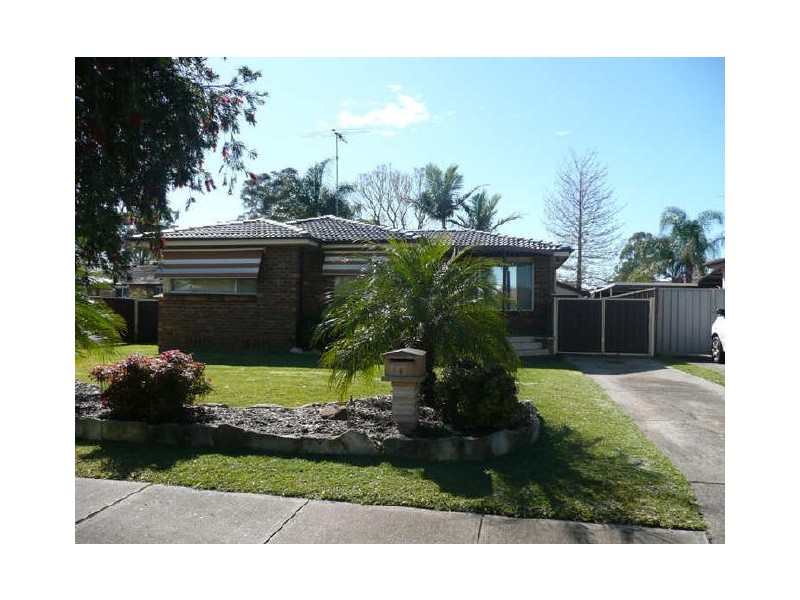 4 MELVILLE ROAD, St Clair NSW 2759