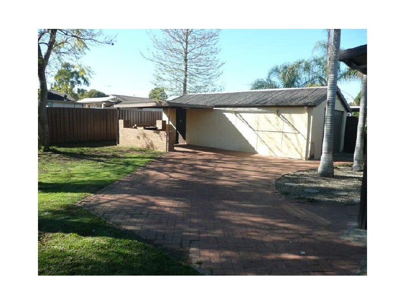 4 MELVILLE ROAD, St Clair NSW 2759