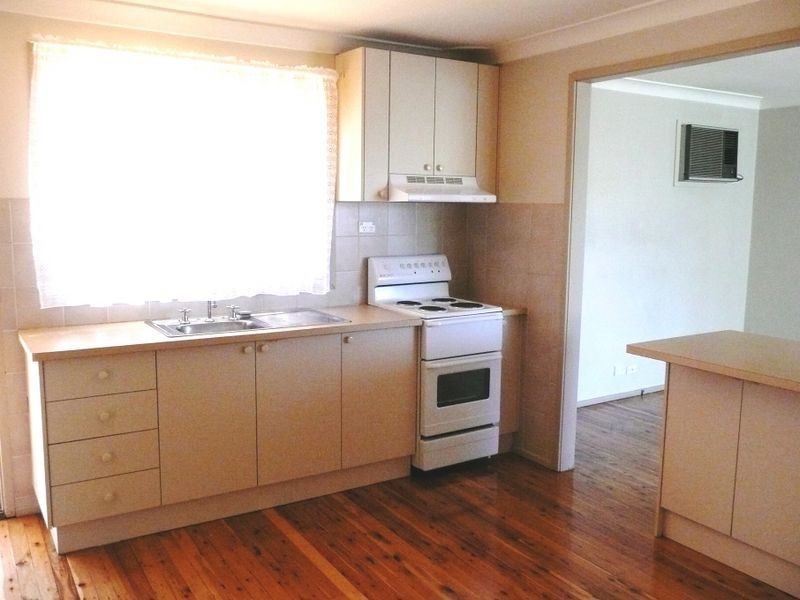 5 JOHN SULMAN PLACE, St Clair NSW 2759