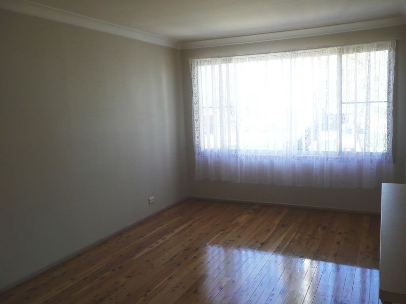 5 JOHN SULMAN PLACE, St Clair NSW 2759