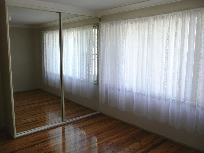 5 JOHN SULMAN PLACE, St Clair NSW 2759