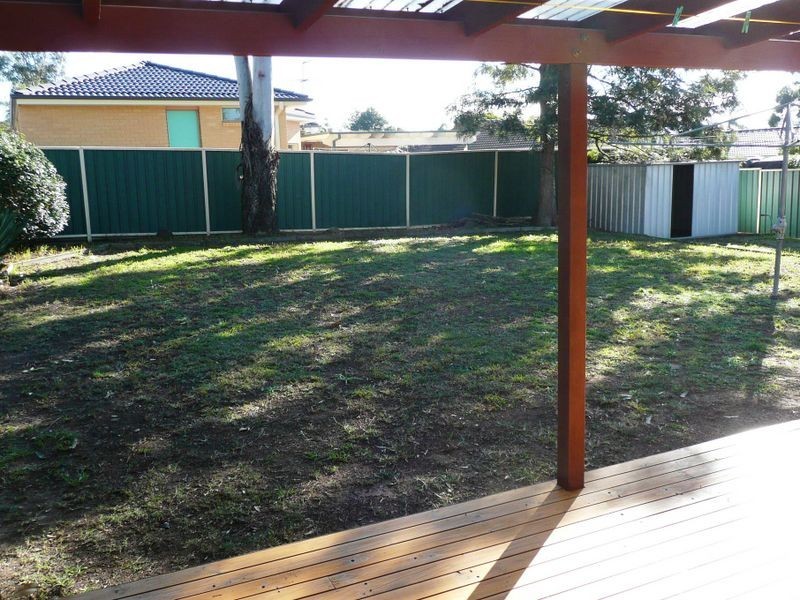 5 JOHN SULMAN PLACE, St Clair NSW 2759