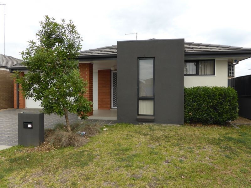 19 Rosedale Court, Ropes Crossing NSW 2760
