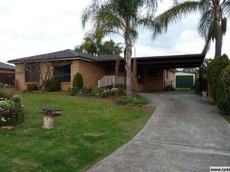 4 RHINE STREET, St Clair NSW 2759