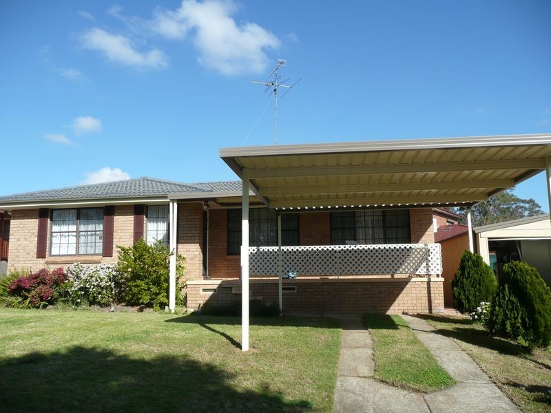 7 FAUST GLEN, St Clair NSW 2759