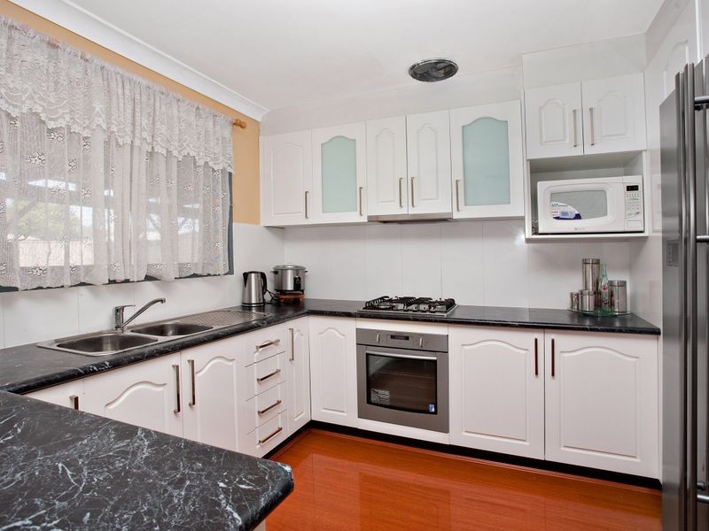 16 MARONI PLACE, St Clair NSW 2759