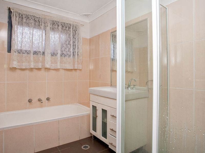 16 MARONI PLACE, St Clair NSW 2759