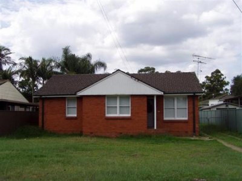 7 TARANAKI AVE, Lethbridge Park NSW 2770