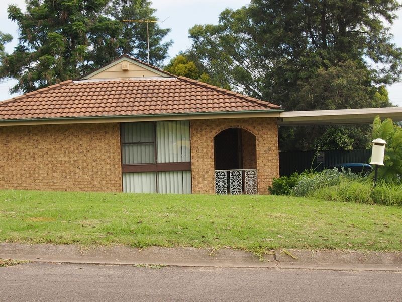 28 Strauss Road, St Clair NSW 2759