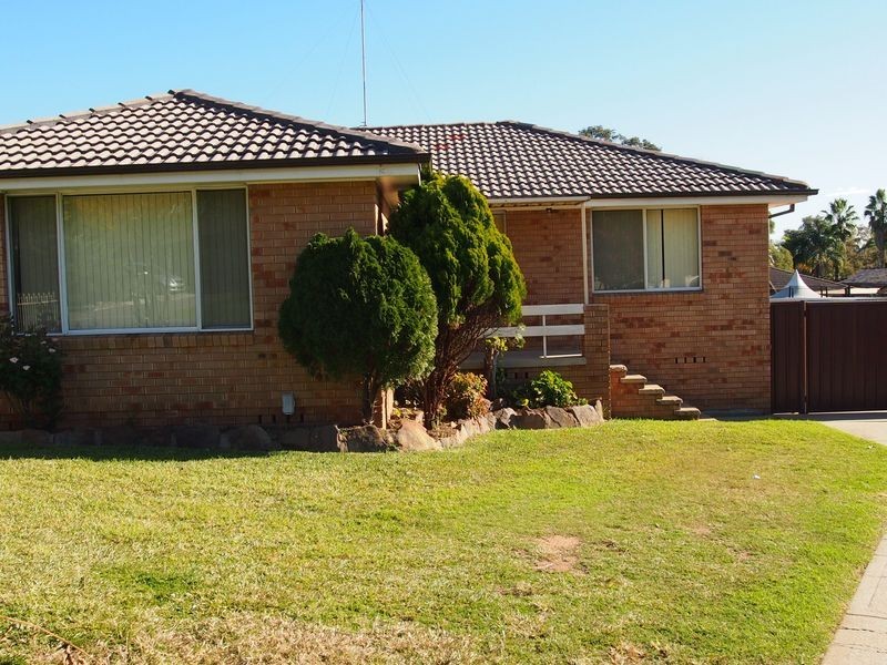 19 DOBELL, St Clair NSW 2759