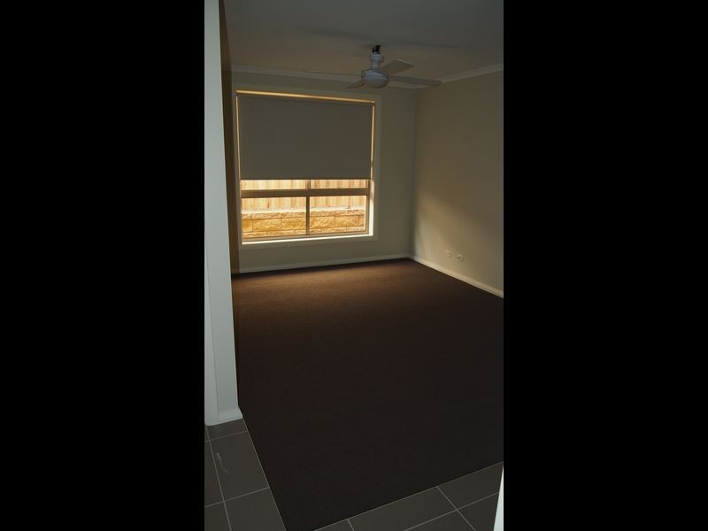 11 SUNRISE TERRACE, Glenmore Park NSW 2745