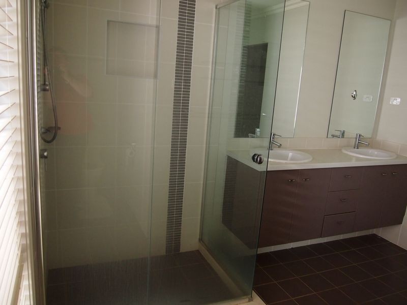 11 Jenkins Street, Ropes Crossing NSW 2760